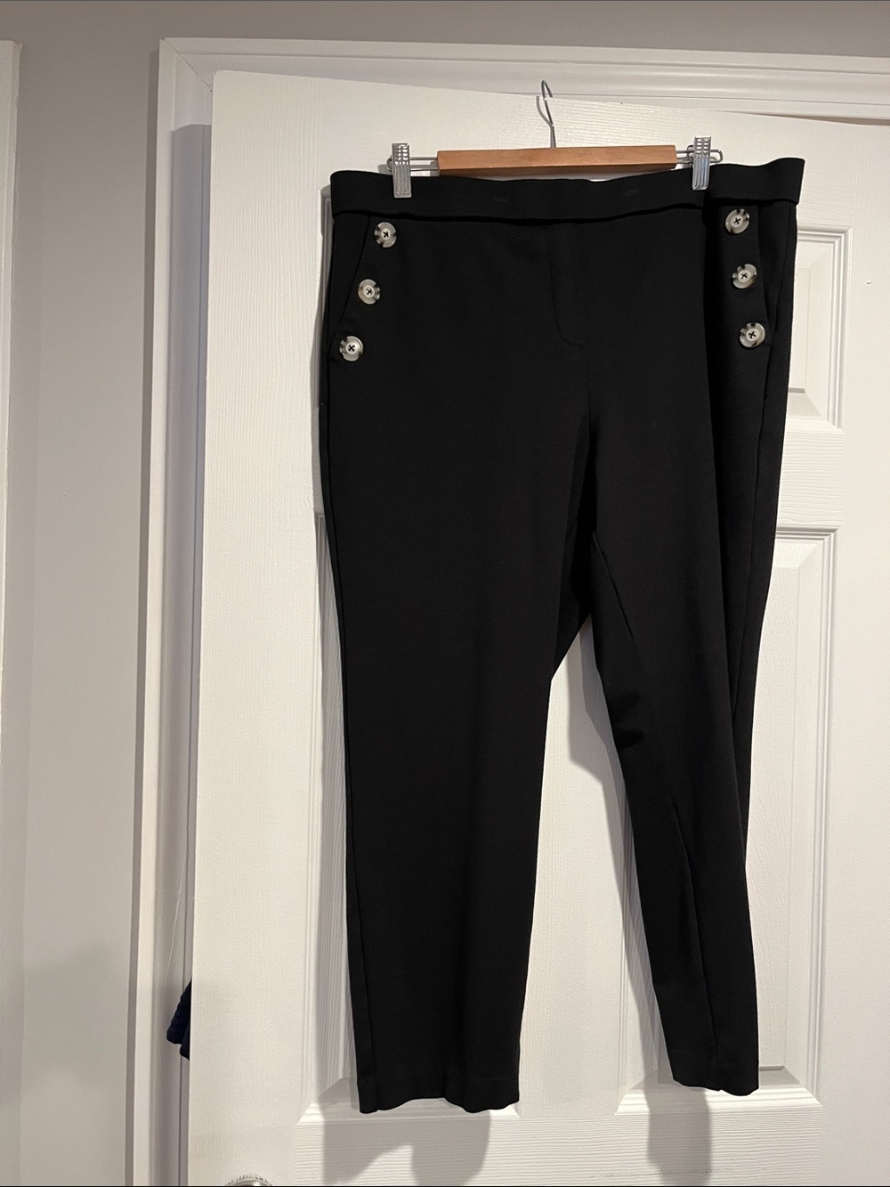 Jones New York Black Straight-Leg Ponte Pants with Decorative Buttons